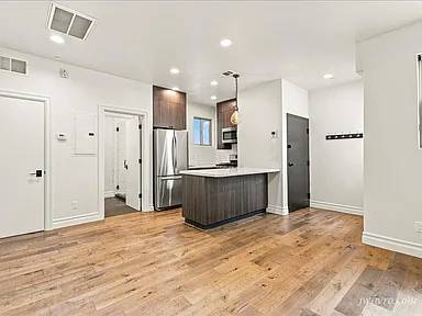2BR/1BA Apartment · San Francisco photo 3