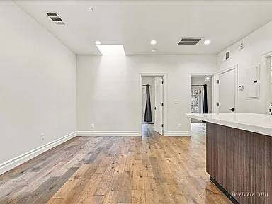 2BR/1BA Apartment · San Francisco photo 5