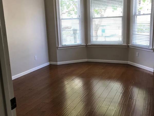 2BR/1BA Apartment · San Francisco photo 4