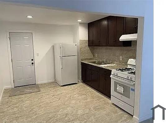Apartments on 88th Ave · Oakland photo 2