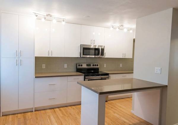 1BR/1BA Apartment on Macarthur Blvd · Oakland photo 2