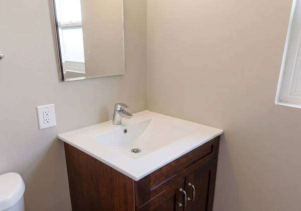 1BR/1BA Apartment on Macarthur Blvd · Oakland photo 5