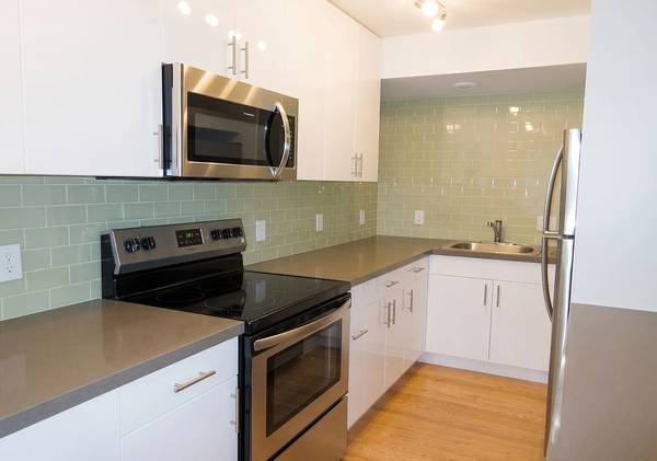 1BR/1BA Apartment on Macarthur Blvd · Oakland photo 3