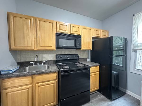 2BR/1BA Apartment · Palo Alto photo 5