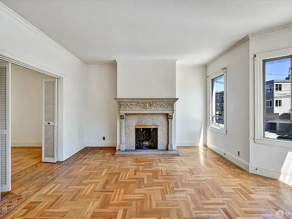 1BR/1BA Single Family House on Greenwich St · San Francisco photo 3