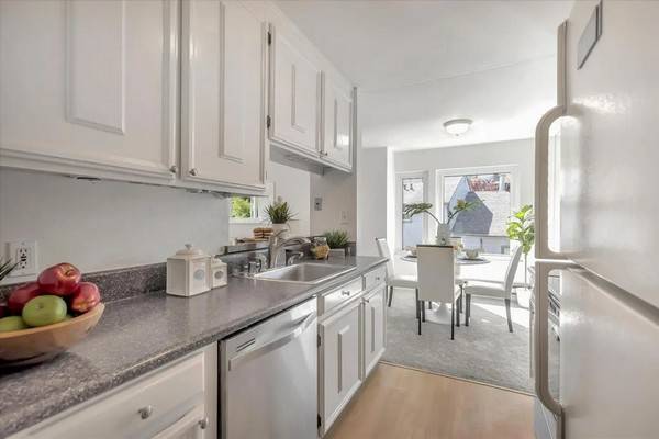 1BR/1BA Condo · San Mateo photo 3