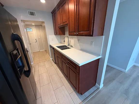 1BR/1BA Apartment · San Bruno photo 5