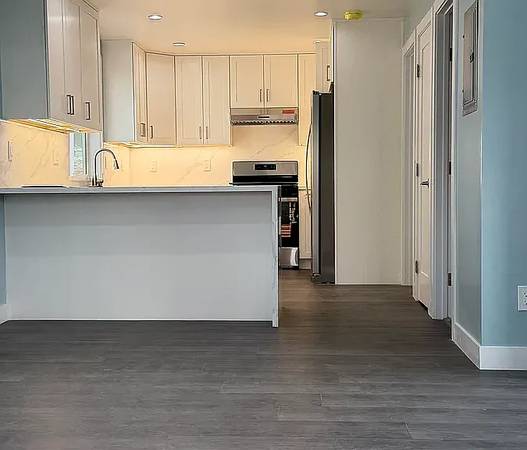 2BR/2BA Single Family House on Crystal Springs Rd · San Bruno photo 4