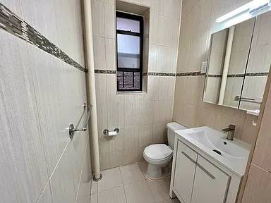 1BR/1BA Apartment · Elmhurst photo 4