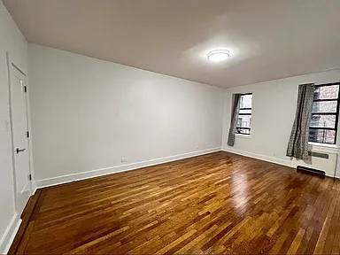 1BR/1BA Apartment · Elmhurst photo 2
