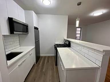 1BR/1BA Apartment · Elmhurst photo 3