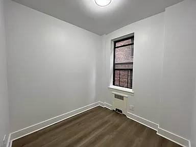 1BR/1BA Apartment · Elmhurst photo 5