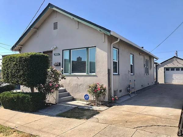 Apartments on Center Ave · Richmond photo 2