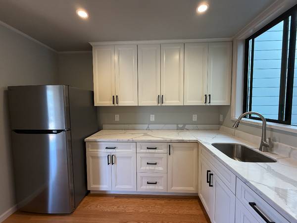 Spacious And Bright 1br/1ba Unit In The Mission! Laundry! Parking! Progressive