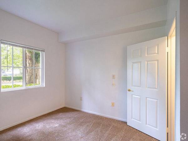 2BR/1BA Apartment on Redwood Street · Vallejo