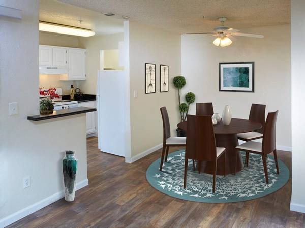 Apartments on Vista Oaks Drive · Martinez photo 2