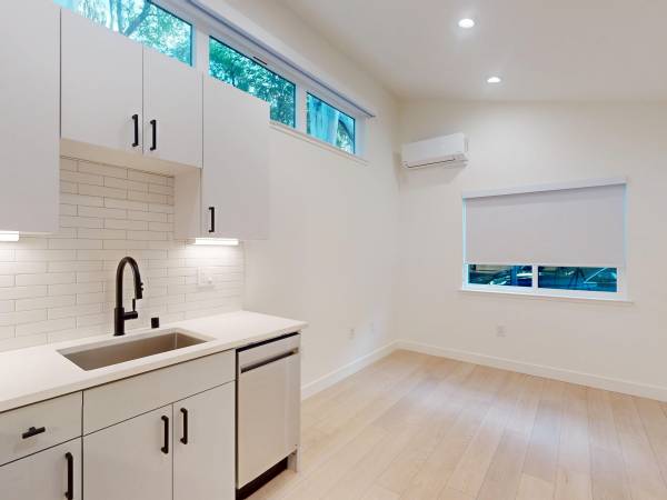 Apartments on Flora Vista Avenue · Santa Clara photo 3
