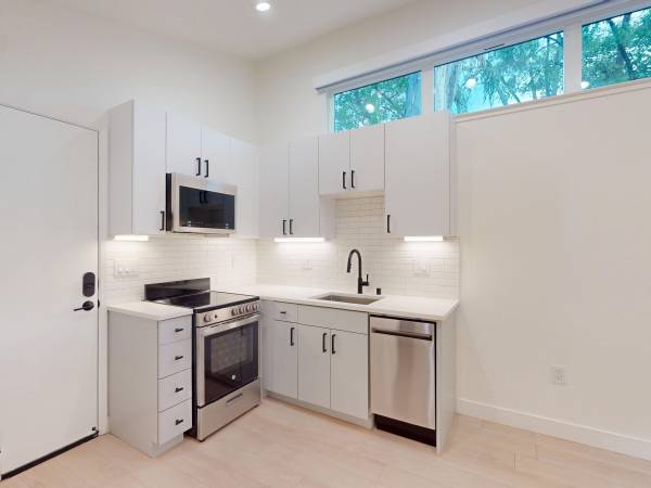 Apartments on Flora Vista Avenue · Santa Clara photo 5