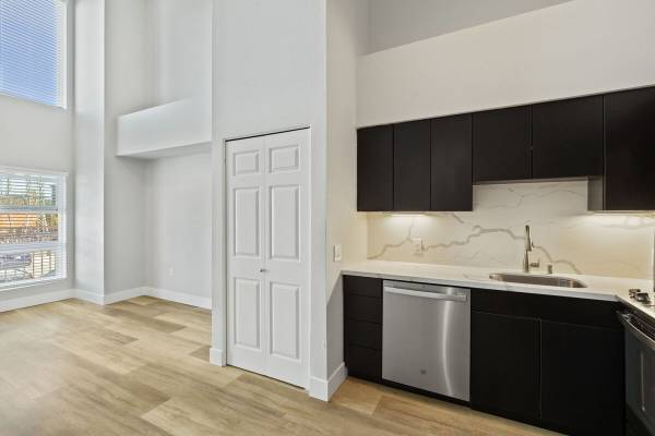 Apartments on Andersen Drive · San Rafael photo 5