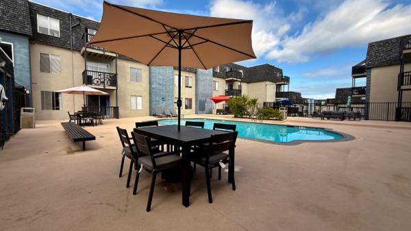 Apartments on Old County Road · Belmont photo 3