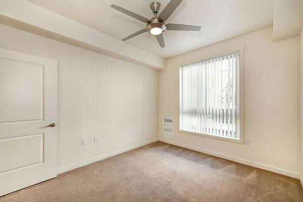 Apartments on 105th Avenue · Oakland photo 4
