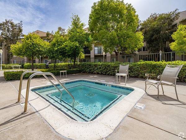 2BR/1BA Apartment on Redwood Street · Vallejo