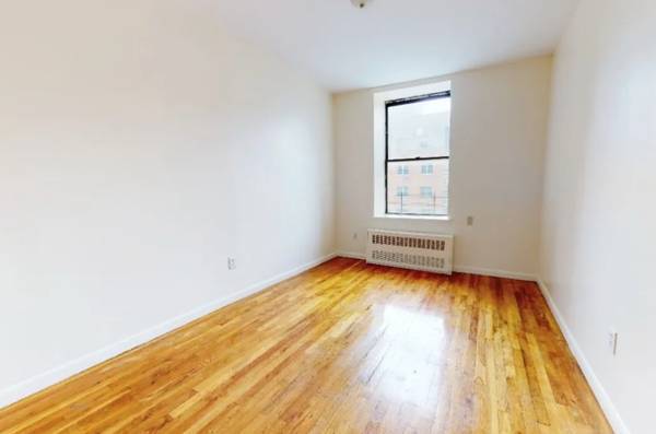 1BR/1BA Apartment on W 116th St · New York photo 2