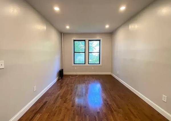 1BR/1BA Apartment on Ellwood St · New York photo 4