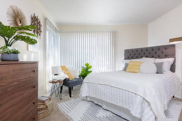 Apartments on Park Plaza Drive · Daly City photo 4