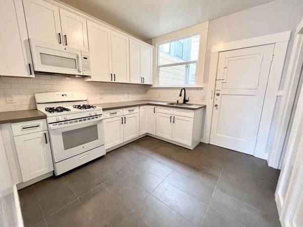 Charming 2 BR | 2.5 BA in Presidio Heights photo 5