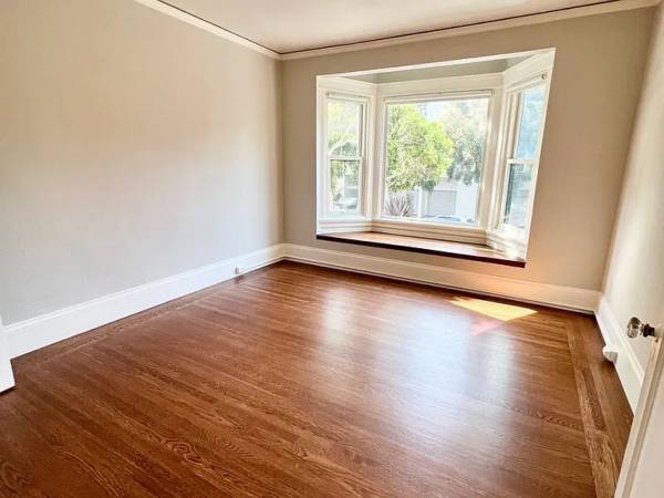 Charming 2 BR | 2.5 BA in Presidio Heights photo 3