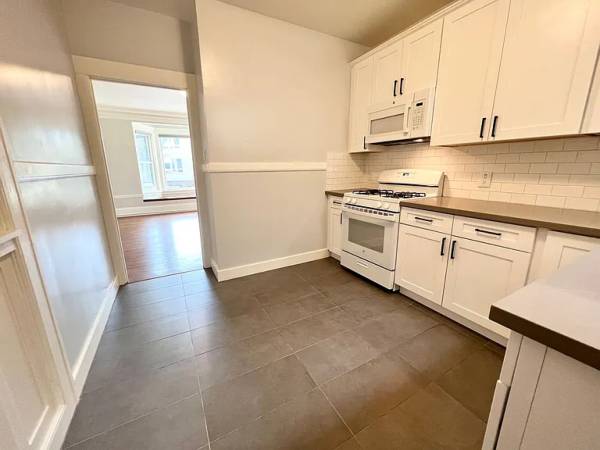 Charming 2 BR | 2.5 BA in Presidio Heights photo 2