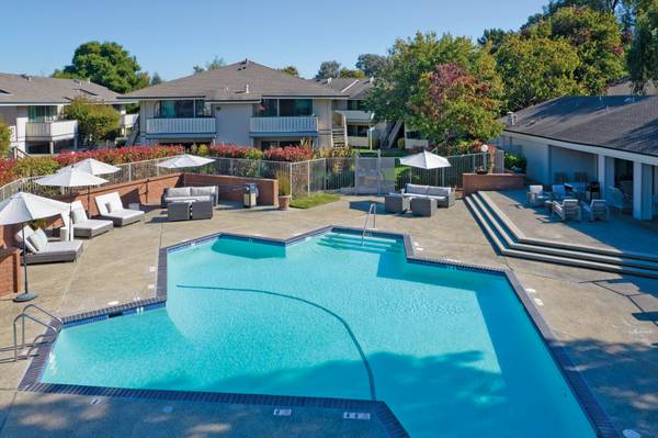 Apartments on Foster City Boulevard · Foster City photo 5