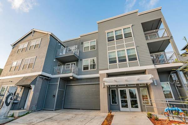 2BR/2BA Apartment on Lester Ave · Oakland photo 2
