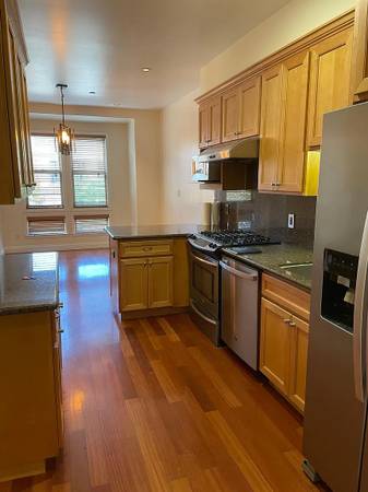 3BR/2BA Single Family House on 25th Ave · San Francisco photo 5