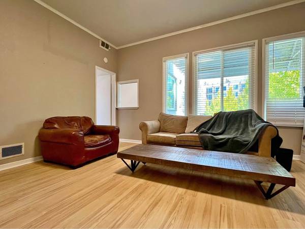 Apartments on Summit St · Oakland photo 2