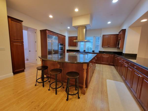 5BR/3BA Single Family House · Santa Cruz photo 3