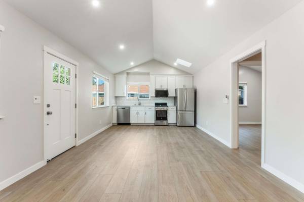 Apartments on Valley Creek · Danville