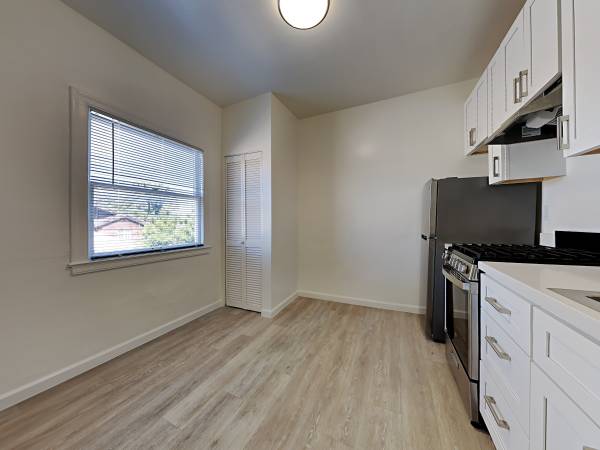 Apartments on Alcatraz Ave · Oakland photo 3