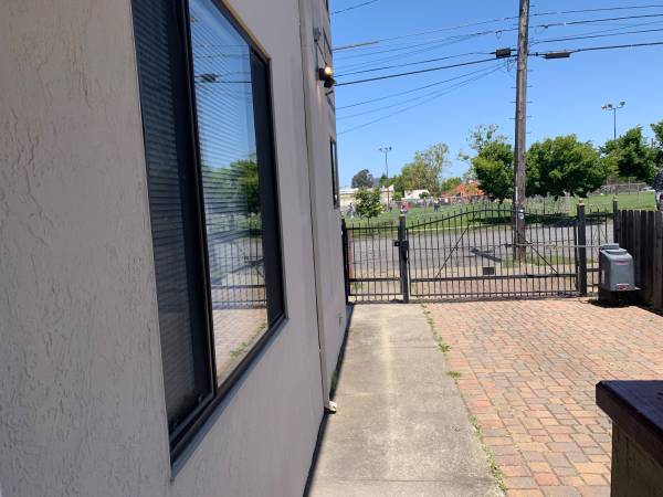 Apartments on Delaware St · Berkeley photo 5