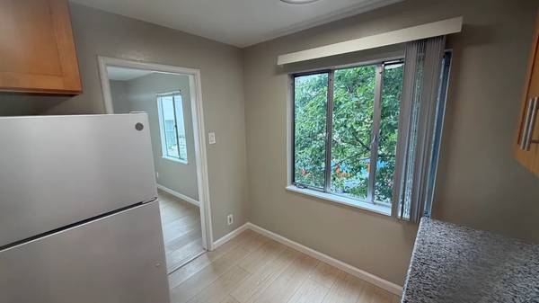 Oakland Manor photo 2
