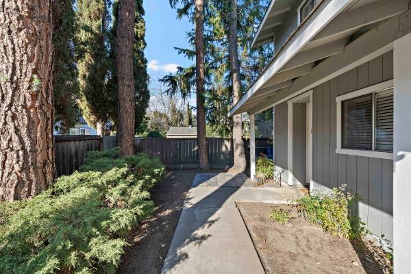 2BR/2BA Townhouse on Smith Ave · Campbell