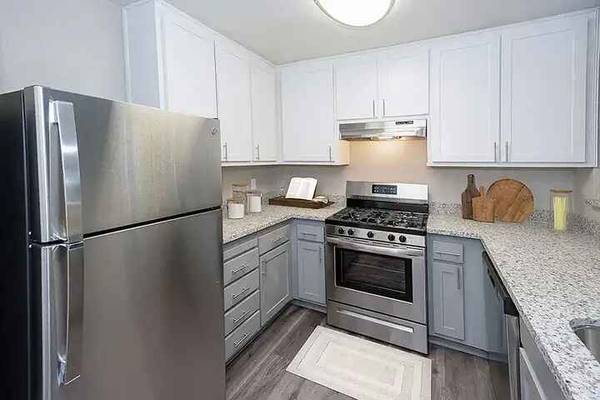 Apartments on Davis Street · San Leandro photo 2