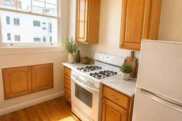 2398 Pacific Avenue Apartments photo 4