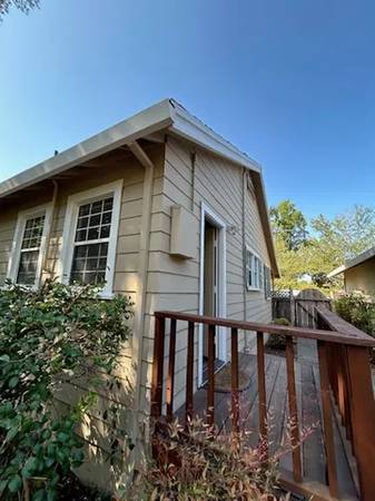 2BR/1BA Single Family House on Summerfield Rd · Santa Rosa photo 4