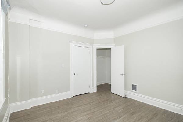 409 Laguna photo 4