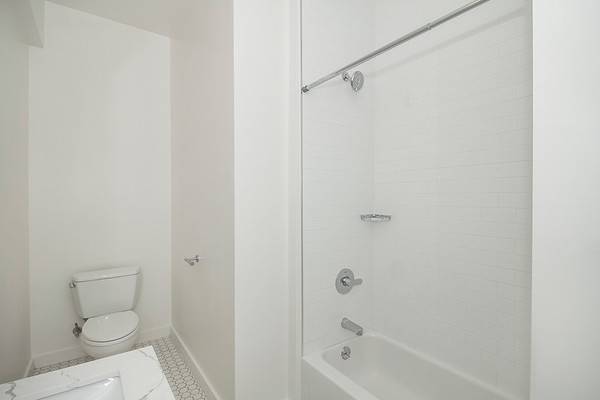 409 Laguna photo 5