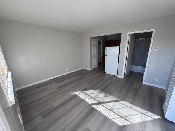 MacArthur Apartments photo 2