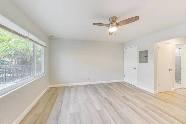 Apartments on Lester Ave · Oakland photo 5
