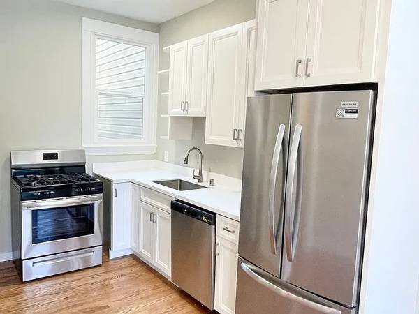 1BR/1BA Single Family House on Washington Street · San Francisco photo 2